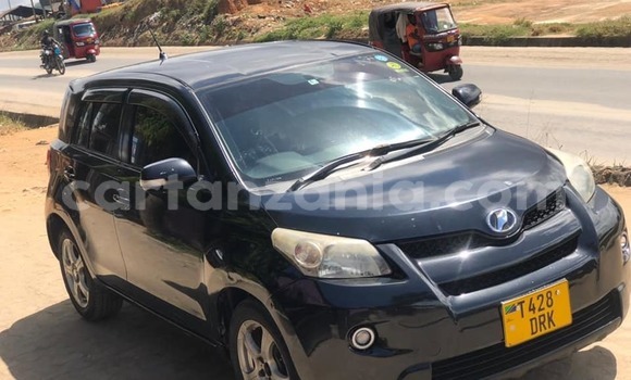 Nunua Ilio tumika Toyota IST Nyeusi Gari ndani ya Dar es Salaam nchini Dar es Salaam