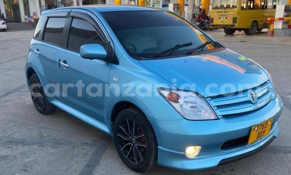 Nunua Ilio tumika Toyota IST Bluu Gari ndani ya Dar es Salaam nchini Dar es Salaam