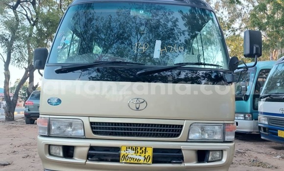 Nunua Ilio tumika Toyota Coaster Brown Gari ndani ya Dar es Salaam nchini Dar es Salaam