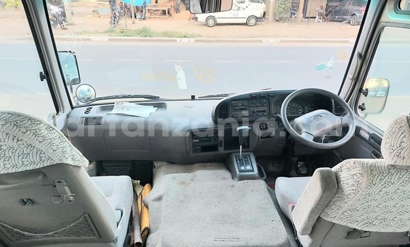 Nunua Ilio tumika Toyota Coaster Brown Gari ndani ya Dar es Salaam nchini Dar es Salaam Nunua Ilio tumika Toyota Coaster Brown Gari ndani ya Dar es Salaam nchini Dar es Salaam