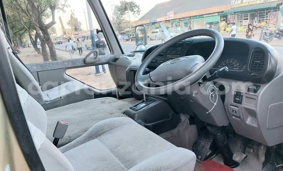 Nunua Ilio tumika Toyota Coaster Brown Gari ndani ya Dar es Salaam nchini Dar es Salaam Nunua Ilio tumika Toyota Coaster Brown Gari ndani ya Dar es Salaam nchini Dar es Salaam