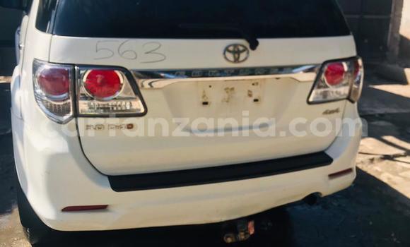 Nunua Mpya Toyota Fortuner Nyeupe Gari ndani ya Dar es Salaam nchini Dar es Salaam Nunua Mpya Toyota Fortuner Nyeupe Gari ndani ya Dar es Salaam nchini Dar es Salaam