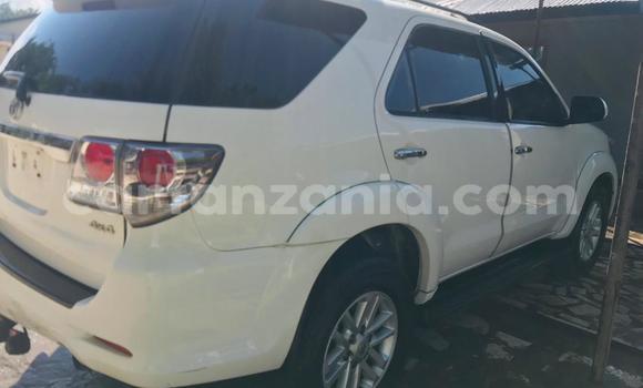 Nunua Mpya Toyota Fortuner Nyeupe Gari ndani ya Dar es Salaam nchini Dar es Salaam Nunua Mpya Toyota Fortuner Nyeupe Gari ndani ya Dar es Salaam nchini Dar es Salaam