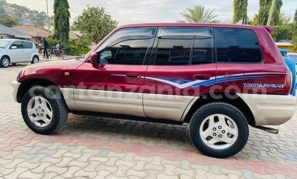 Nunua Ilio tumika Toyota RAV4 Nyekundu Gari ndani ya Mwanga nchini Kilimanjaro