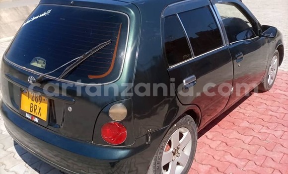 Nunua Ilio tumika Toyota Starlet Kijani Gari ndani ya Mwanga nchini Kilimanjaro