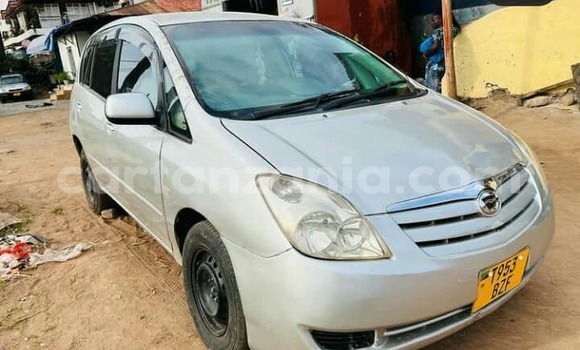 Nunua Ilio tumika Toyota Spacio Fedha Gari ndani ya Mwanga nchini Kilimanjaro