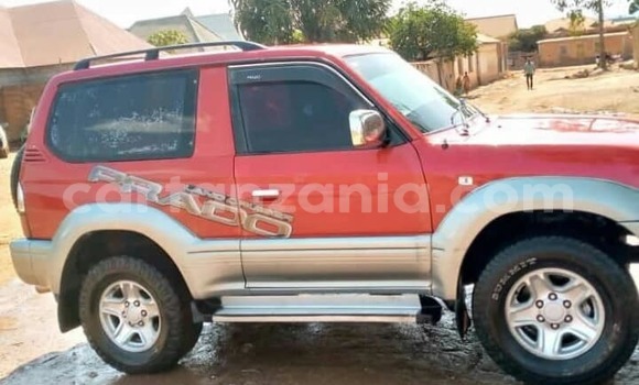 Nunua Ilio tumika Toyota Land Cruiser Prado Nyekundu Gari ndani ya Mwanga nchini Kilimanjaro