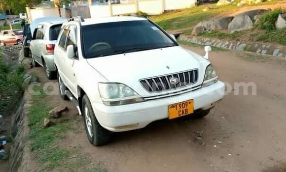 Nunua Ilio tumika Toyota Harrier Nyeupe Gari ndani ya Mwanga nchini Kilimanjaro Nunua Ilio tumika Toyota Harrier Nyeupe Gari ndani ya Mwanga nchini Kilimanjaro