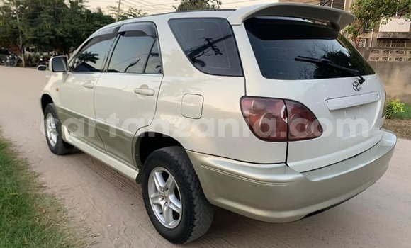 Buy Used Toyota Harrier White Car in Dar es Salaam in Dar es Salaam Buy Used Toyota Harrier White Car in Dar es Salaam in Dar es Salaam