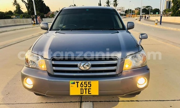 Nunua Ilio tumika Toyota Kluger Bluu Gari ndani ya Dar es Salaam nchini Dar es Salaam