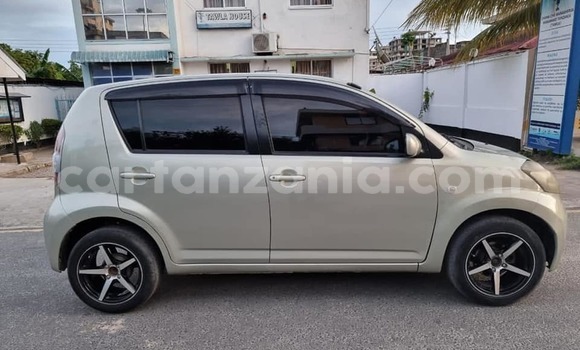 Nunua Ilio tumika Toyota Passo Beige Gari ndani ya Dar es Salaam nchini Dar es Salaam