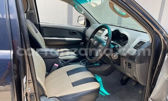 Nunua Ilio tumika Toyota Hilux Nyeusi Gari ndani ya Dar es Salaam nchini Dar es Salaam Nunua Ilio tumika Toyota Hilux Nyeusi Gari ndani ya Dar es Salaam nchini Dar es Salaam