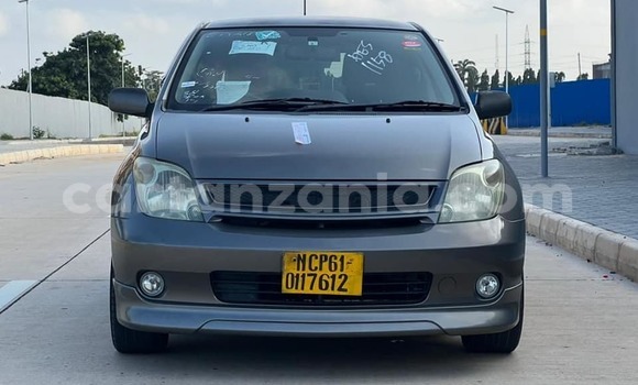 Nunua Ilio tumika Toyota IST Nyeusi Gari ndani ya Dar es Salaam nchini Dar es Salaam