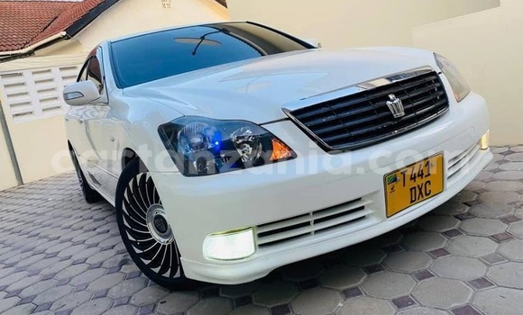 Buy Used Toyota Crown White Car in Dar es Salaam in Dar es Salaam Buy Used Toyota Crown White Car in Dar es Salaam in Dar es Salaam