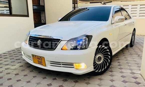 Buy Used Toyota Crown White Car in Dar es Salaam in Dar es Salaam Buy Used Toyota Crown White Car in Dar es Salaam in Dar es Salaam