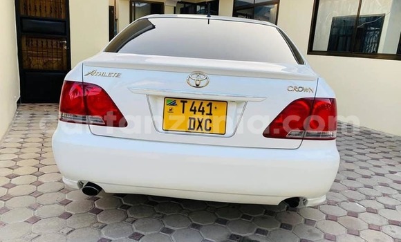 Buy Used Toyota Crown White Car in Dar es Salaam in Dar es Salaam Buy Used Toyota Crown White Car in Dar es Salaam in Dar es Salaam