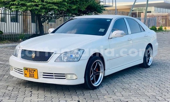 Nunua Ilio tumika Toyota Crown Nyeupe Gari ndani ya Dar es Salaam nchini Dar es Salaam Nunua Ilio tumika Toyota Crown Nyeupe Gari ndani ya Dar es Salaam nchini Dar es Salaam