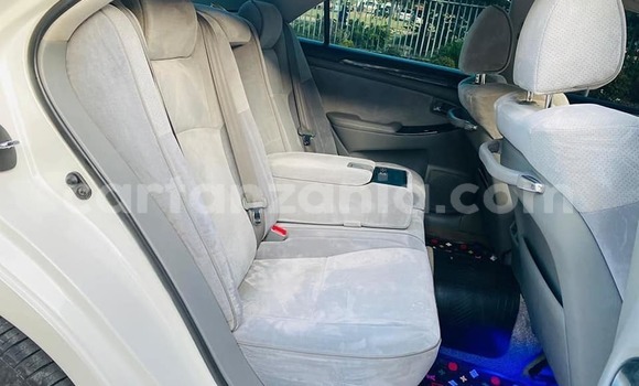 Nunua Ilio tumika Toyota Crown Nyeupe Gari ndani ya Dar es Salaam nchini Dar es Salaam Nunua Ilio tumika Toyota Crown Nyeupe Gari ndani ya Dar es Salaam nchini Dar es Salaam