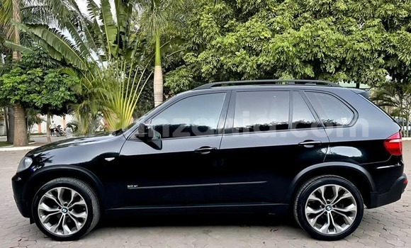 Nunua Ilio tumika BMW X5 Nyeusi Gari ndani ya Dar es Salaam nchini Dar es Salaam