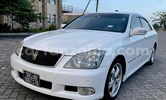 Buy Used Toyota Crown White Car in Dar es Salaam in Dar es Salaam Buy Used Toyota Crown White Car in Dar es Salaam in Dar es Salaam