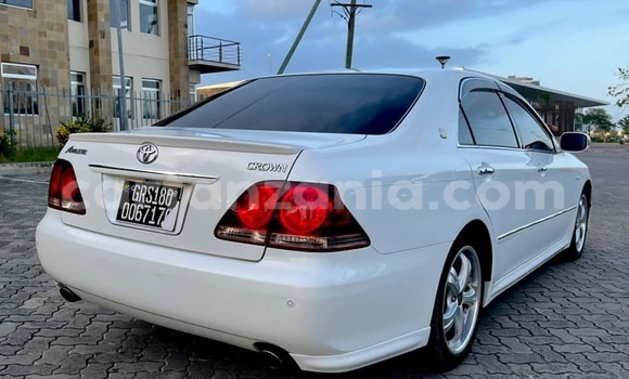 Buy Used Toyota Crown White Car in Dar es Salaam in Dar es Salaam Buy Used Toyota Crown White Car in Dar es Salaam in Dar es Salaam