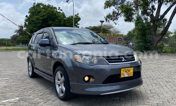 Nunua Ilio tumika Mitsubishi Outlander Nyeusi Gari ndani ya Dar es Salaam nchini Dar es Salaam