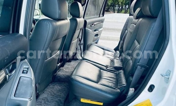 Nunua Ilio tumika Toyota Land Cruiser Prado Nyeupe Gari ndani ya Dar es Salaam nchini Dar es Salaam Nunua Ilio tumika Toyota Land Cruiser Prado Nyeupe Gari ndani ya Dar es Salaam nchini Dar es Salaam