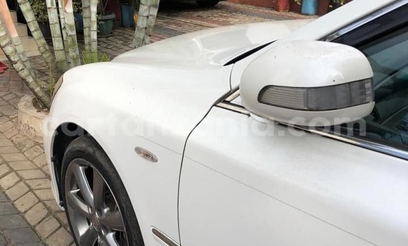 Nunua Ilio tumika Toyota Crown Nyeupe Gari ndani ya Dar es Salaam nchini Dar es Salaam Nunua Ilio tumika Toyota Crown Nyeupe Gari ndani ya Dar es Salaam nchini Dar es Salaam