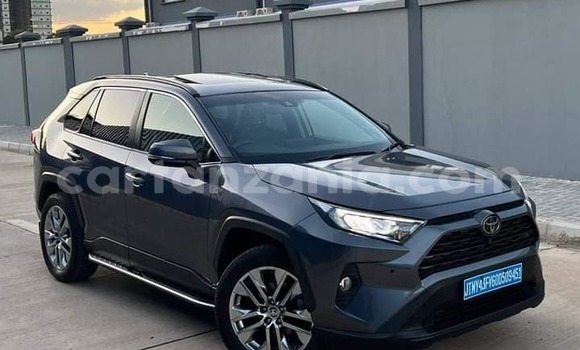 Nunua Ilio tumika Toyota RAV4 Nyeusi Gari ndani ya Dar es Salaam nchini Dar es Salaam