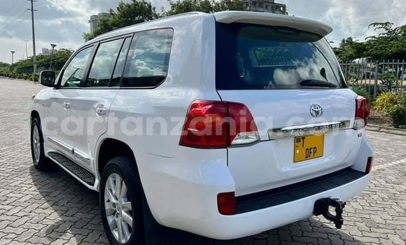 Nunua Ilio tumika Toyota Land Cruiser Nyeupe Gari ndani ya Dar es Salaam nchini Dar es Salaam Nunua Ilio tumika Toyota Land Cruiser Nyeupe Gari ndani ya Dar es Salaam nchini Dar es Salaam