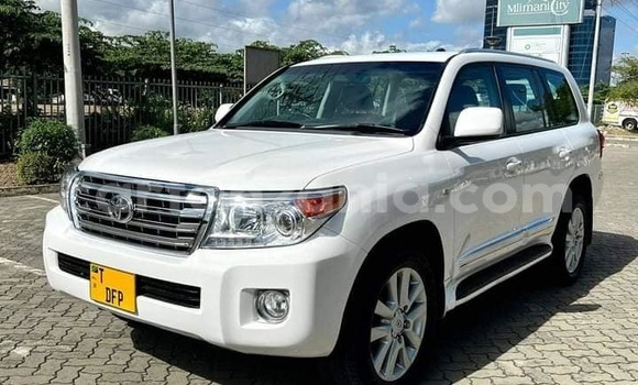 Nunua Ilio tumika Toyota Land Cruiser Nyeupe Gari ndani ya Dar es Salaam nchini Dar es Salaam Nunua Ilio tumika Toyota Land Cruiser Nyeupe Gari ndani ya Dar es Salaam nchini Dar es Salaam