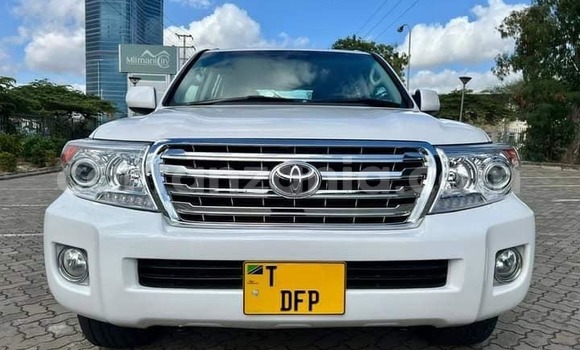 Nunua Ilio tumika Toyota Land Cruiser Nyeupe Gari ndani ya Dar es Salaam nchini Dar es Salaam Nunua Ilio tumika Toyota Land Cruiser Nyeupe Gari ndani ya Dar es Salaam nchini Dar es Salaam