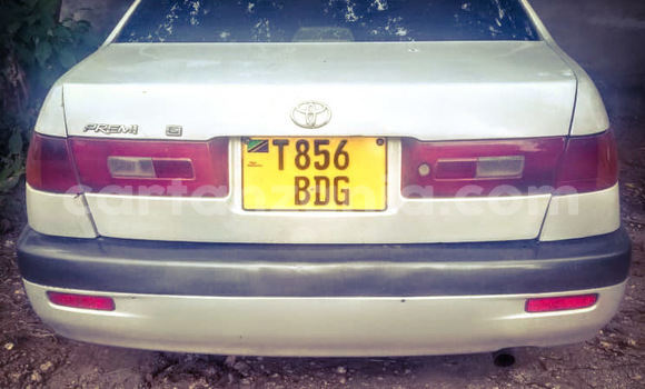 Nunua Ilio tumika Toyota Premio Nyeupe Gari ndani ya Dar es Salaam nchini Dar es Salaam