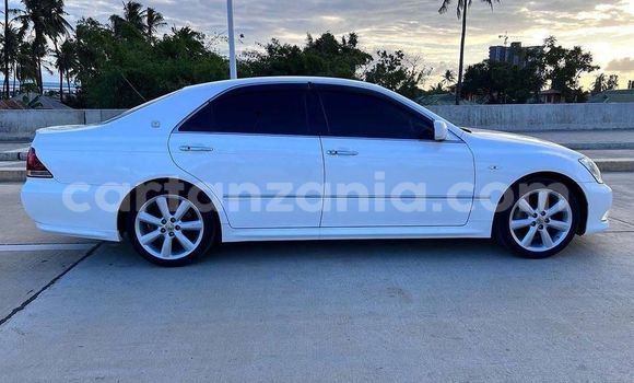 Buy Used Toyota Crown White Car in Dar es Salaam in Dar es Salaam Buy Used Toyota Crown White Car in Dar es Salaam in Dar es Salaam