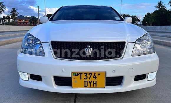 Buy Used Toyota Crown White Car in Dar es Salaam in Dar es Salaam Buy Used Toyota Crown White Car in Dar es Salaam in Dar es Salaam