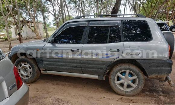 Nunua Ilio tumika Toyota RAV4 Fedha Gari ndani ya Dar es Salaam nchini Dar es Salaam Nunua Ilio tumika Toyota RAV4 Fedha Gari ndani ya Dar es Salaam nchini Dar es Salaam