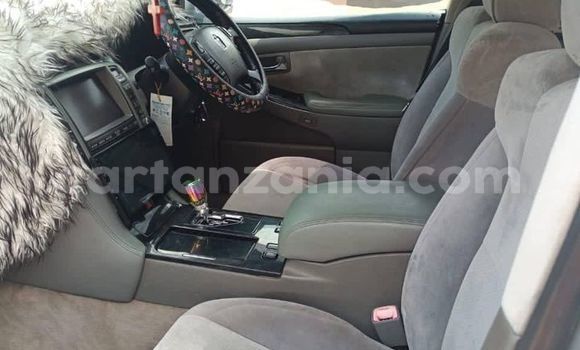 Nunua Ilio tumika Toyota Crown Fedha Gari ndani ya Dar es Salaam nchini Dar es Salaam Nunua Ilio tumika Toyota Crown Fedha Gari ndani ya Dar es Salaam nchini Dar es Salaam