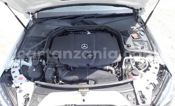 Nunua Mpya Mercedes-Benz C-Classe Nyeupe Gari ndani ya Dar es Salaam nchini Dar es Salaam Nunua Mpya Mercedes-Benz C-Classe Nyeupe Gari ndani ya Dar es Salaam nchini Dar es Salaam