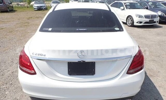 Nunua Mpya Mercedes-Benz C-Classe Nyeupe Gari ndani ya Dar es Salaam nchini Dar es Salaam Nunua Mpya Mercedes-Benz C-Classe Nyeupe Gari ndani ya Dar es Salaam nchini Dar es Salaam