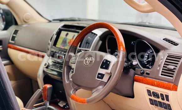 Nunua Imported Toyota Land Cruiser Nyeusi Gari ndani ya Dar es Salaam nchini Dar es Salaam Nunua Imported Toyota Land Cruiser Nyeusi Gari ndani ya Dar es Salaam nchini Dar es Salaam