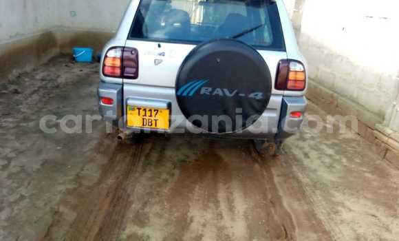 Nunua Ilio tumika Toyota RAV4 Nyeupe Gari ndani ya Dar es Salaam nchini Dar es Salaam Nunua Ilio tumika Toyota RAV4 Nyeupe Gari ndani ya Dar es Salaam nchini Dar es Salaam
