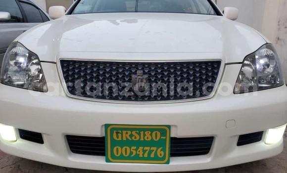 Buy Import Toyota Crown White Car in Dar es Salaam in Dar es Salaam