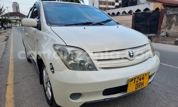 Buy Used Toyota IST White Car in Dar es Salaam in Dar es Salaam