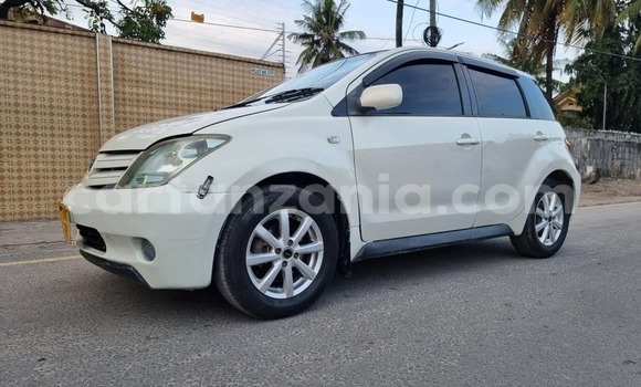 Buy Used Toyota IST White Car in Dar es Salaam in Dar es Salaam Buy Used Toyota IST White Car in Dar es Salaam in Dar es Salaam