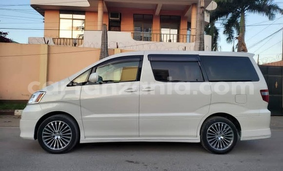 Nunua Ilio tumika Toyota Alphard Nyeupe Gari ndani ya Dar es Salaam nchini Dar es Salaam