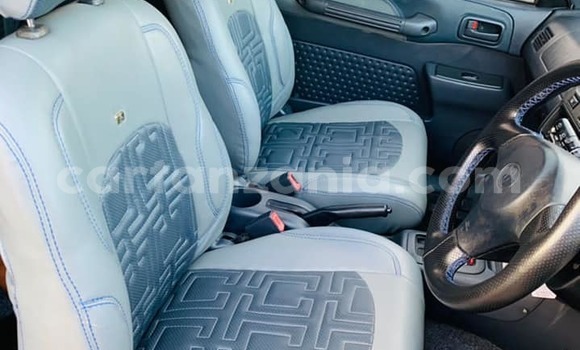 Nunua Ilio tumika Toyota RAV4 Bluu Gari ndani ya Dar es Salaam nchini Dar es Salaam Nunua Ilio tumika Toyota RAV4 Bluu Gari ndani ya Dar es Salaam nchini Dar es Salaam