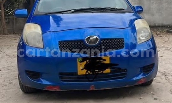 Nunua Ilio tumika Toyota Vitz Bluu Gari ndani ya Dar es Salaam nchini Dar es Salaam