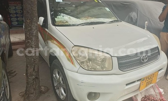 Buy Used Toyota RAV4 White Car in Dar es Salaam in Dar es Salaam