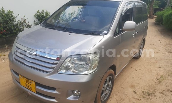 Buy Used Toyota Noah Other Car in Dar es Salaam in Dar es Salaam Buy Used Toyota Noah Other Car in Dar es Salaam in Dar es Salaam
