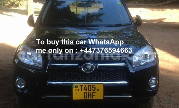 Nunua Ilio tumika Toyota RAV4 Nyeusi Gari ndani ya Dar es Salaam nchini Dar es Salaam